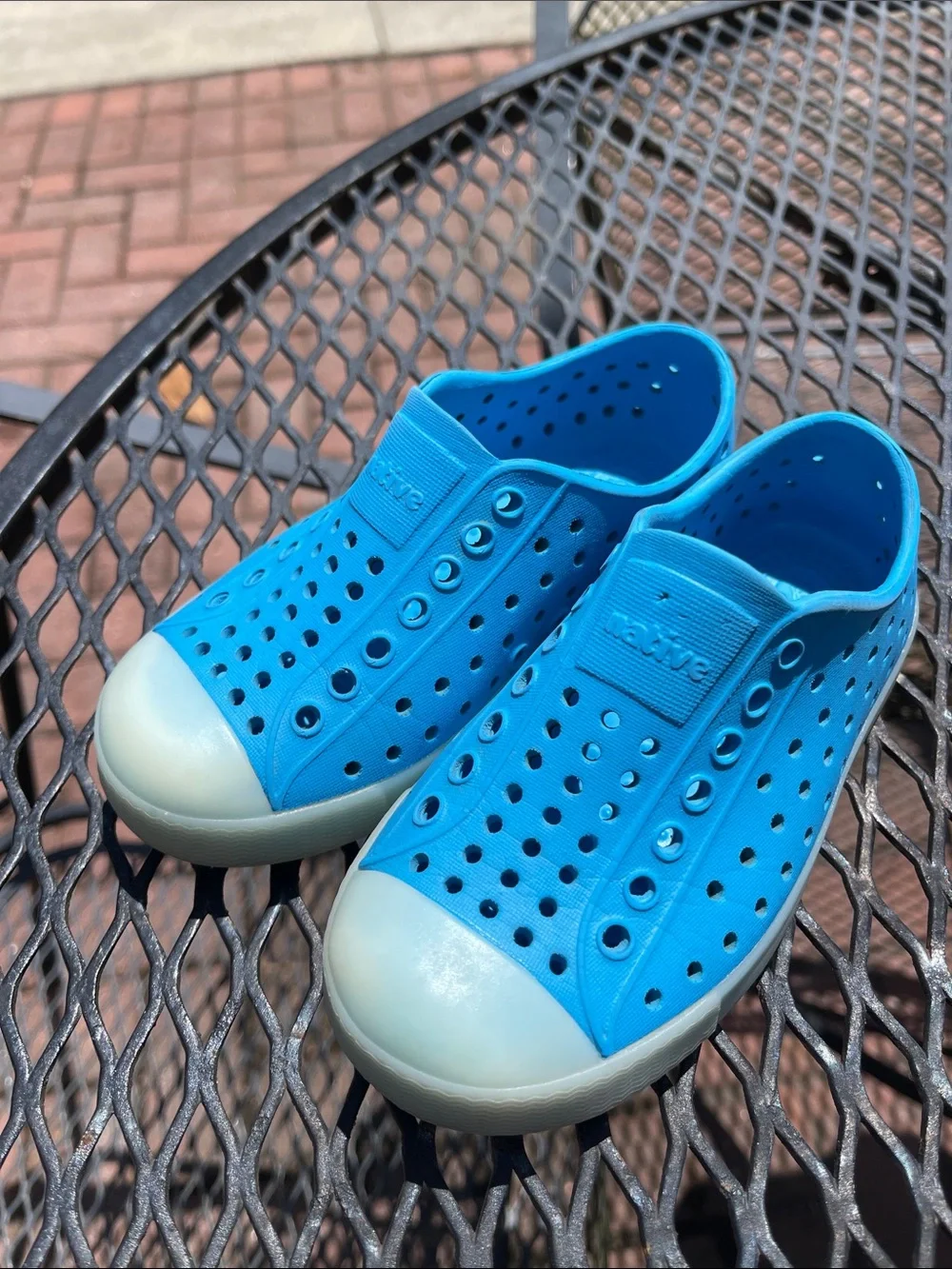 Native Jefferson Sugarlite Glow - Wave Blue / Glow Kids Water Shoes Size 9